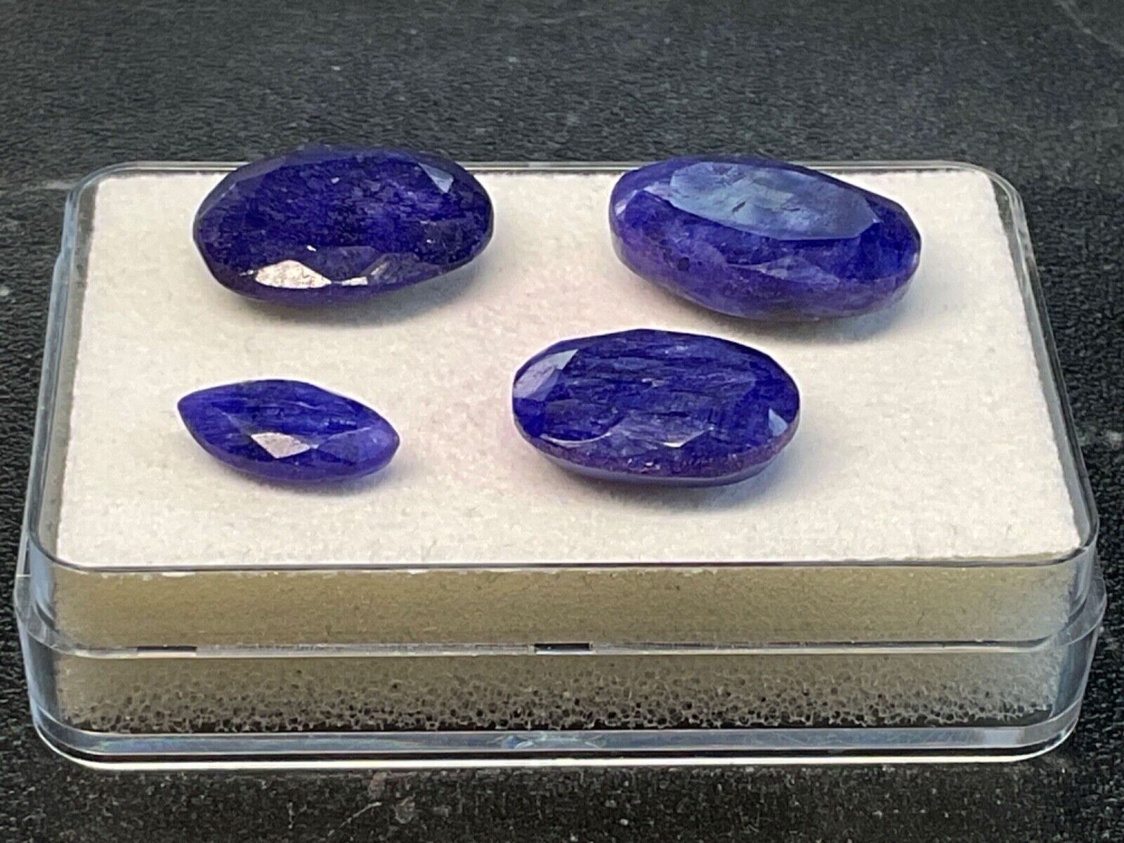 Edelsteine Saphir blau roh aus Konvolut / c132 Weitere Steine hier !