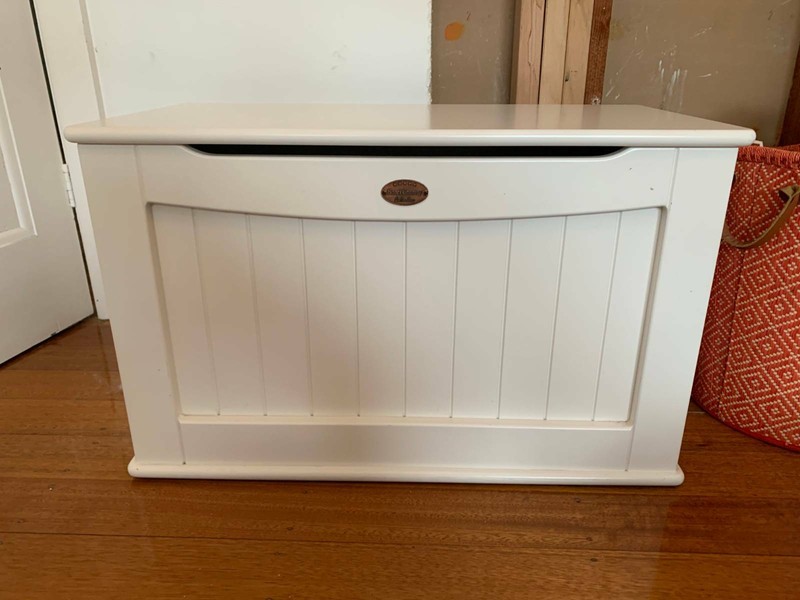 boori toy chest