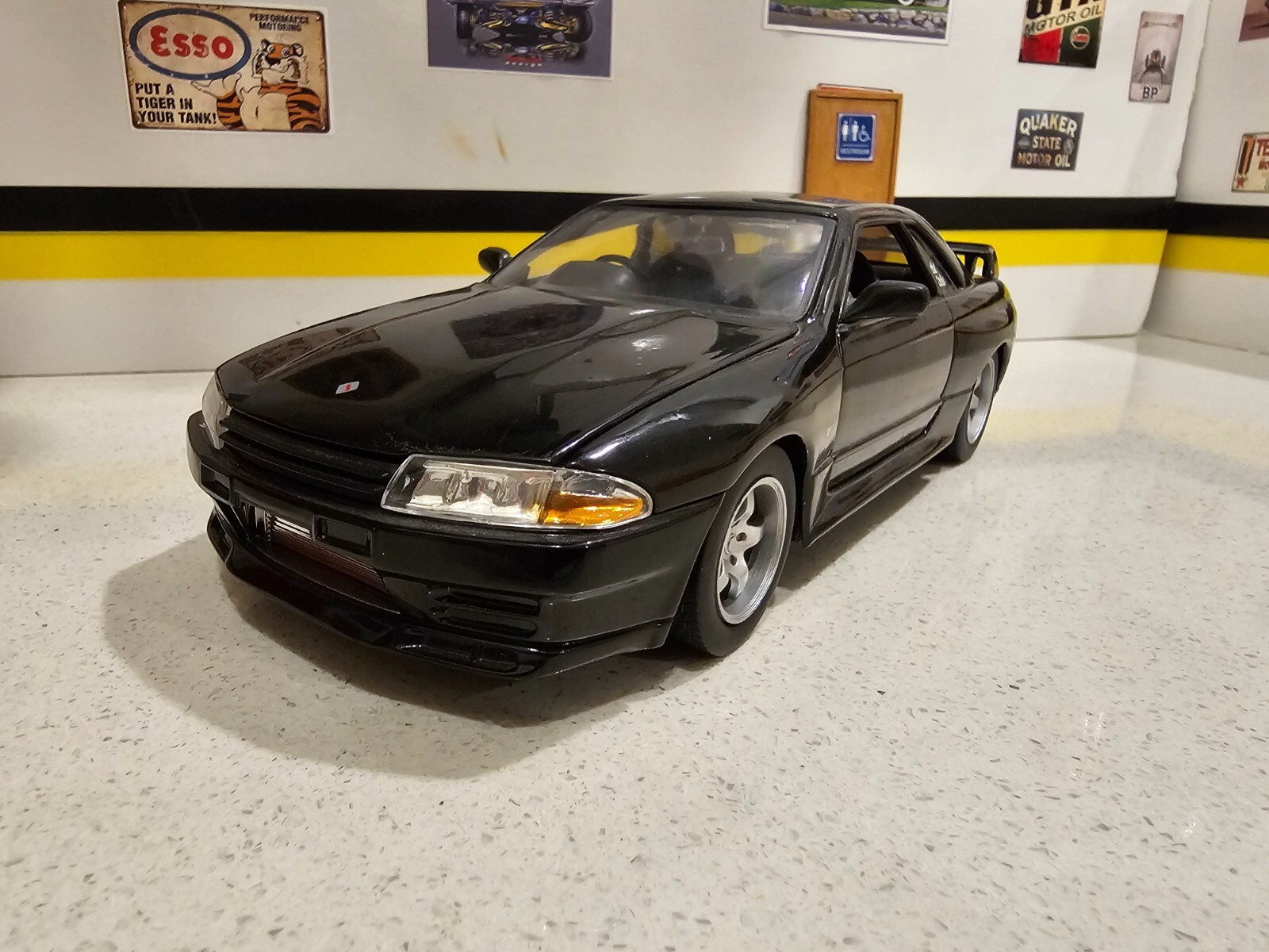 Nissan Skyline GT-R (R32) 1/18 ミニカー Jada Toys Initial D 1:18 Scale Die-cast Car Nissan Skyline
