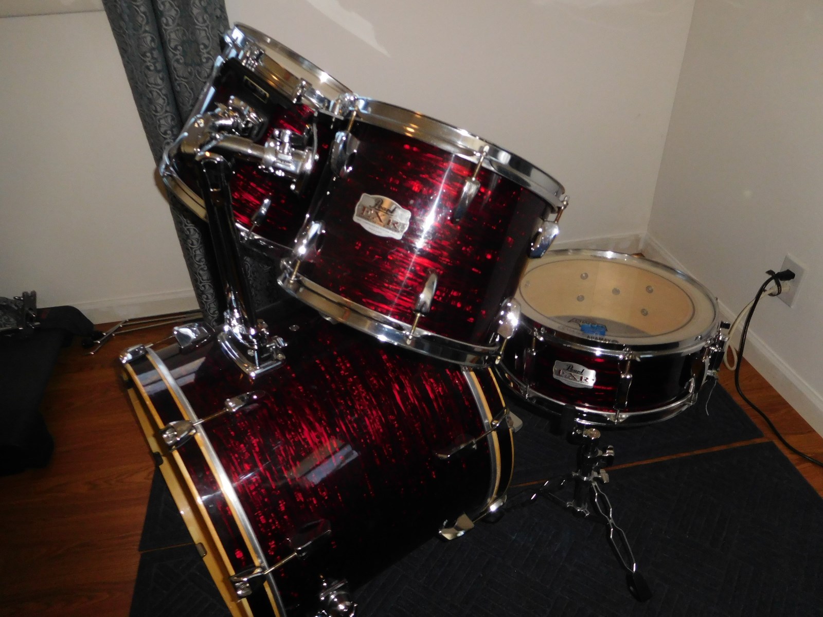 PEARL EXR STRATA RED 5PC DRUM SET,HARDWARE,ZILDJIAN CYMBALS,VERY NICE DRUMS