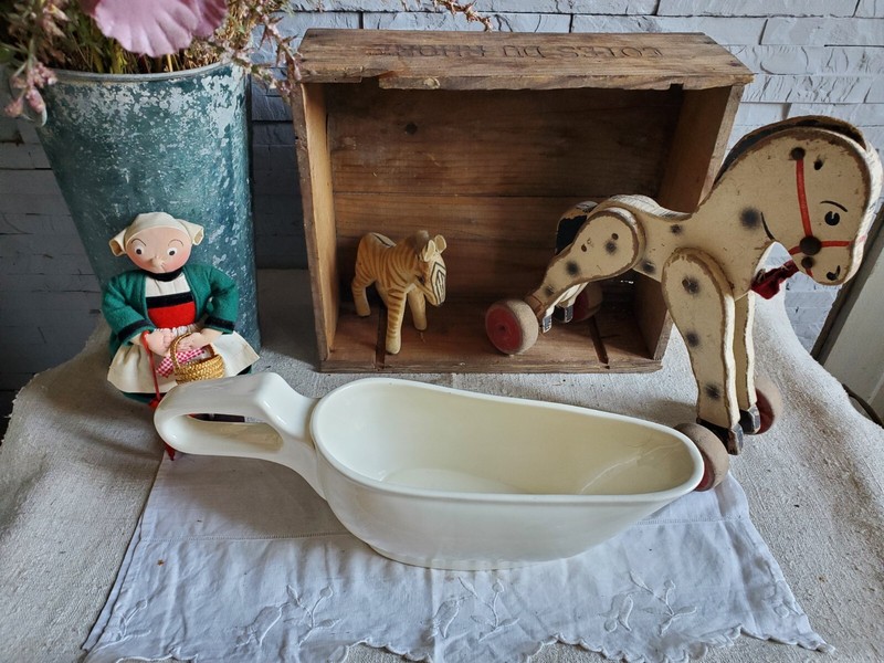 Tres Grand Bourdaloue  Faience Gien  Longueur 37 Cm