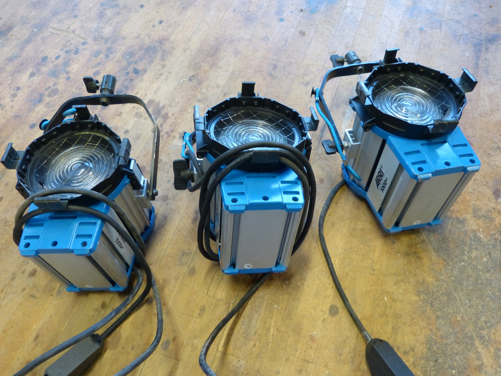 Arri 1000 Plus Fresnel Three Light Kit / 3000 watts
