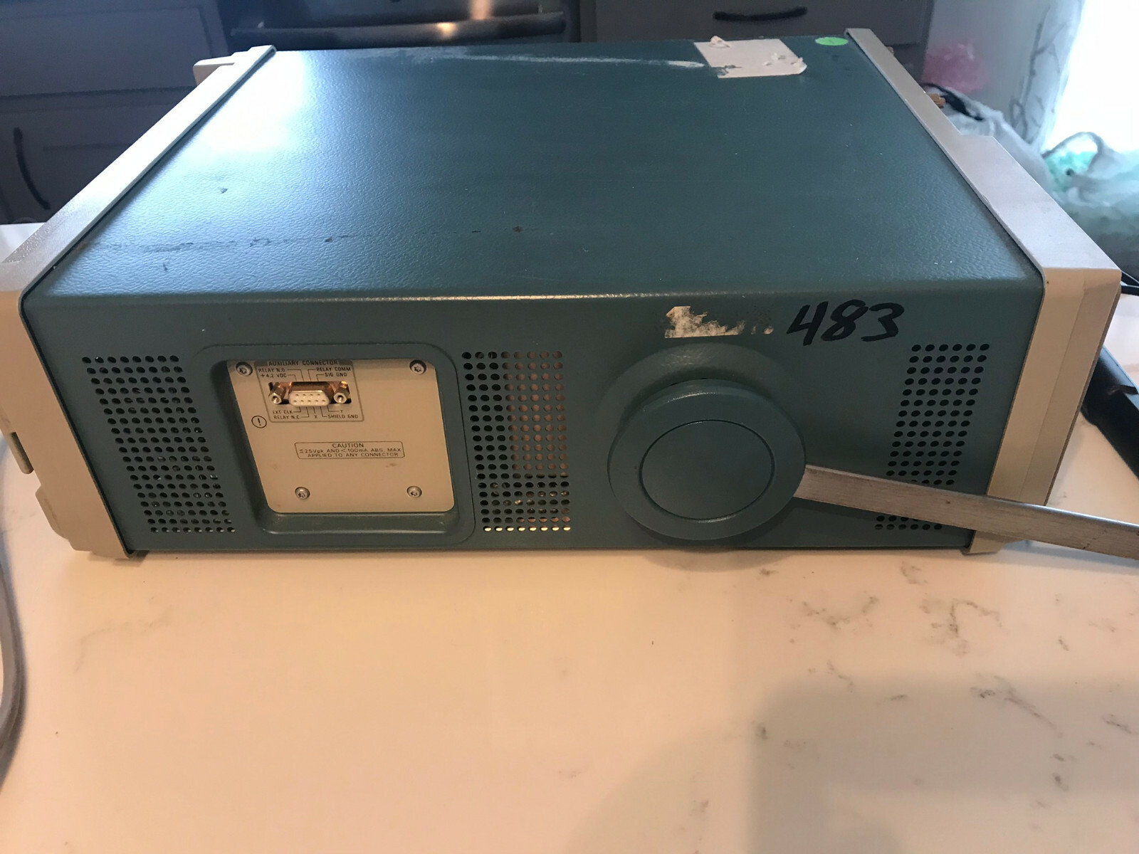 TEKTRONIX 2230 100MHz Digital Storage Oscilloscope with OEM Probe