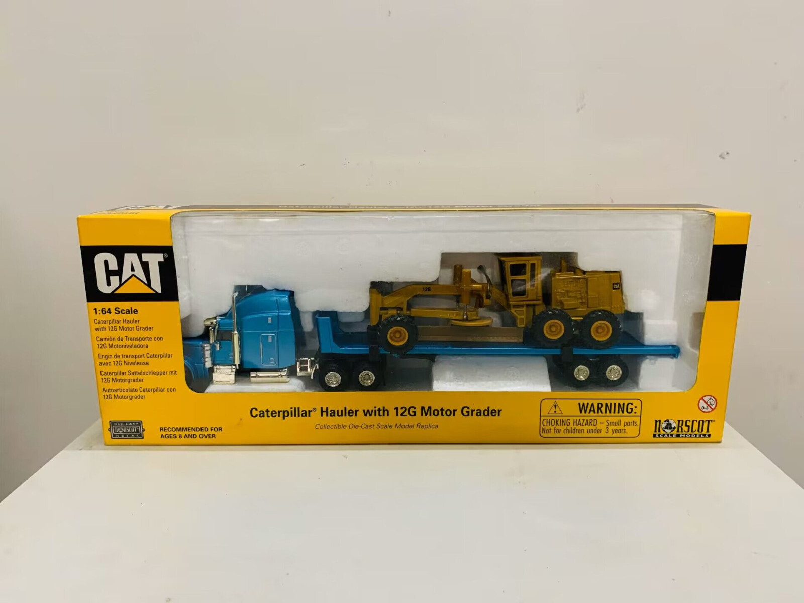 Norscot Caterpillar Cat Hauler With 12G Motor Grader 1:64 Norscot Caterpillar Cat Hauler With 12G Motor Grader 1:64
