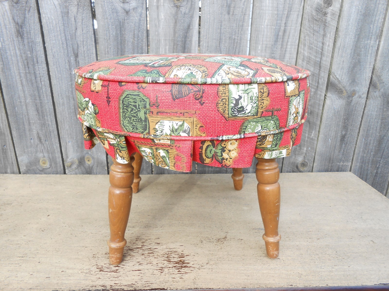 Vintage Vinyl Colonial Sportsmen Hunters Inn Babcock Philips Footstool Red NICE!