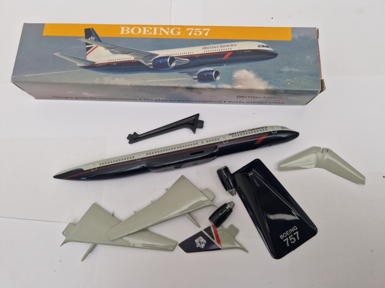 航空機・ヘリコプター wooster collectors model BA boeing757 1:250 BRITISH AIRWAYS BOEING 757 PLASTIC SNAP FIT MODEL