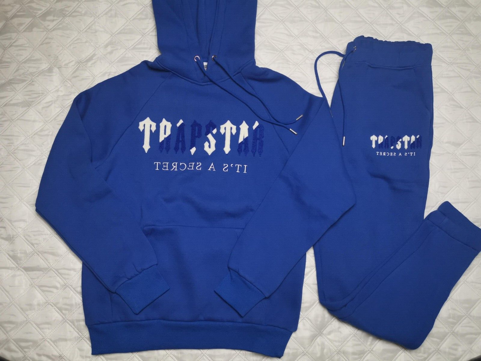 Trapstar Chenile Decoded Dazzling Blue Full Tracksuit XL Trapstar Chenile Decoded Dazzling Blue Full Tracksuit XL