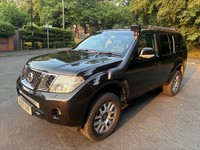 NISSAN PATHFINDER 2.5 DCI TEKNA 7 SEATS MANUAL 2 INCH UPLIFT SUSPENSION SNORKEL
