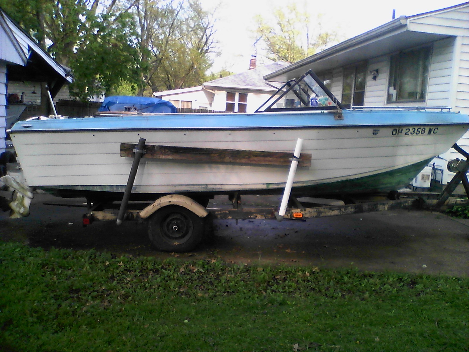 1972 MFG Gypsy Powerboat with Trailer, Lorain OH | No Fees & No Reserve
