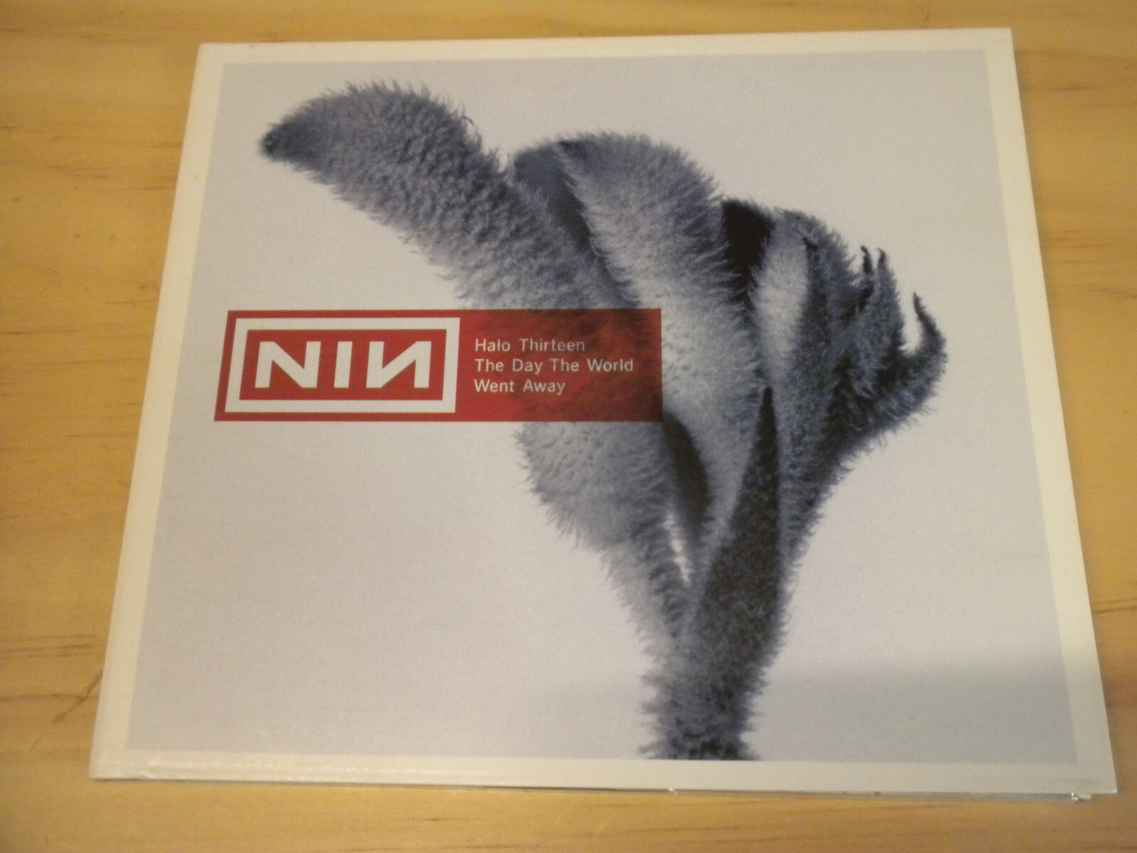 洋楽 nine inch nails/Halo thirteen Nine Inch Nails - The Day The World Went Away (halo) | nin.wiki