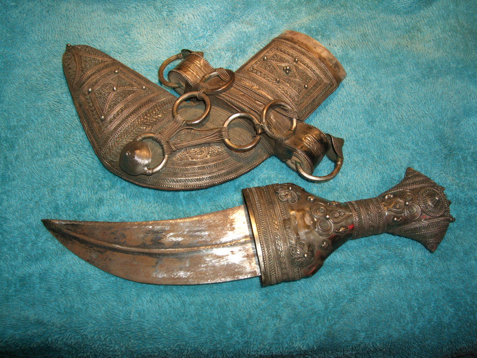 Beautiful  vintage silver khanjar jambia  OMAN dagger