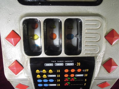 Antique Mills Slot Machine 5 cent Diamond Front 1933- 1946