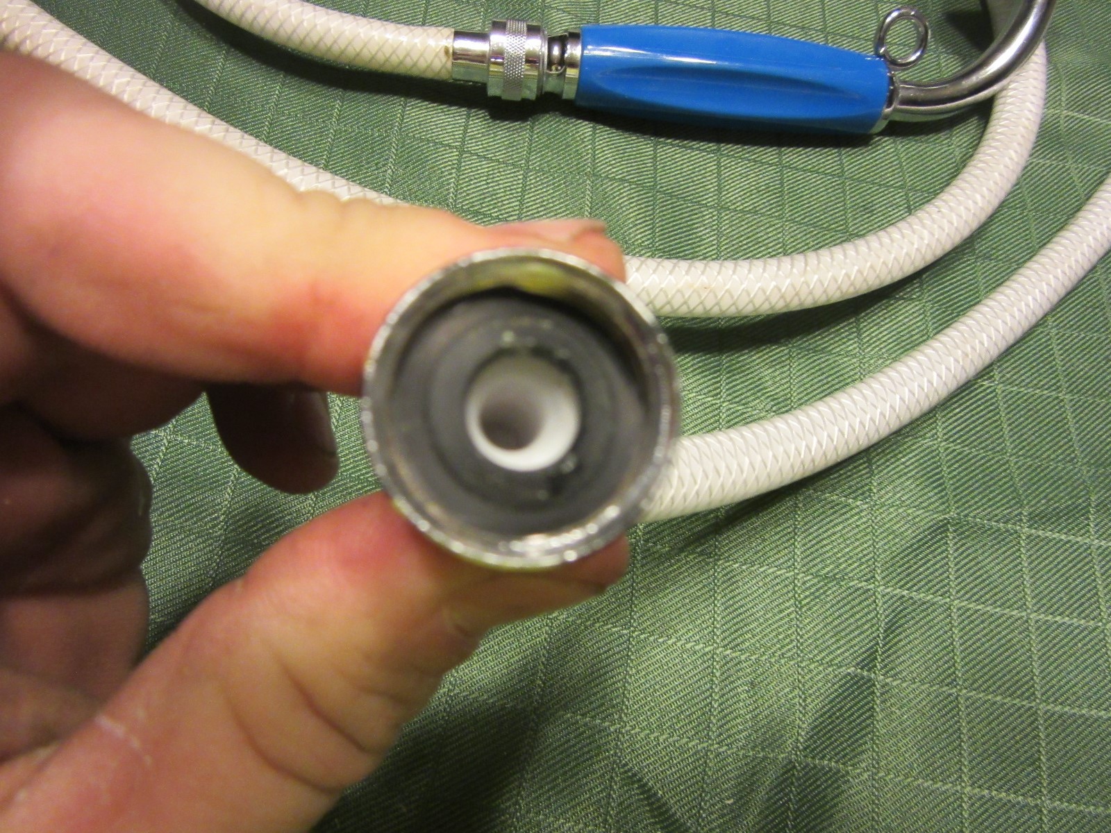 ARJO CAROUSEL BATH TUB COLD WATER RINSING HOSE