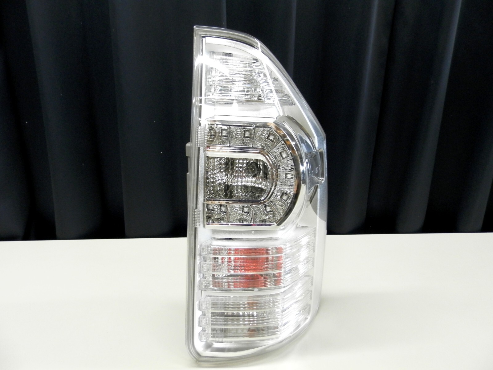 トヨタNOAH CLEAR TAIL LAMP Toyota Noah Voxy ZRR 70-75 Genuine Tail Light Set ICHIKOH 28