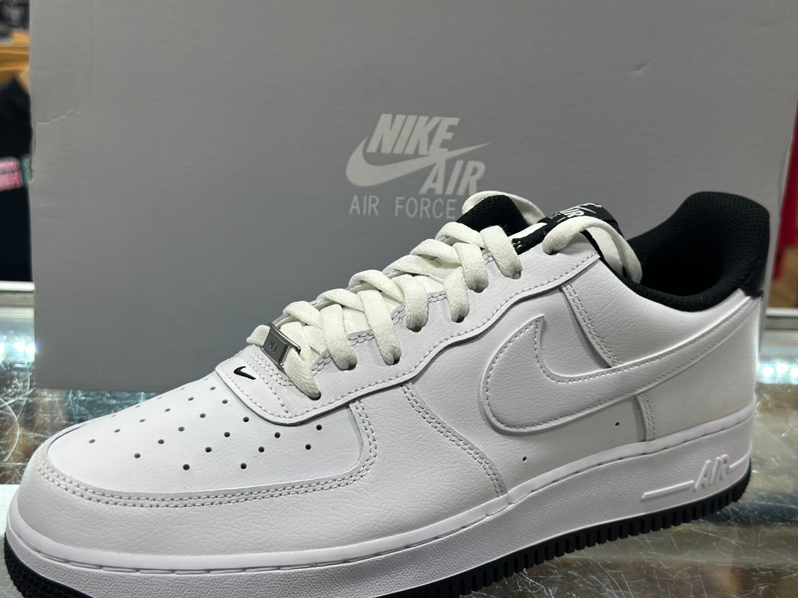 スニーカー Nike Air Force 1 Low '07 Spray Paint Swoosh White Black Grey s-l1200.jpg