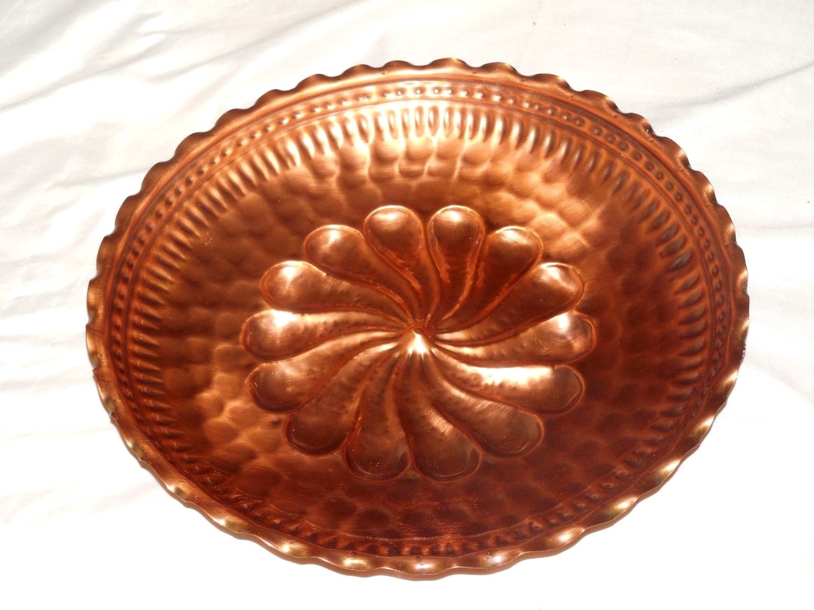 VINTAGE PRE-OWNED LARGE ARTS AND CRAFTS LOOK COPPER WALL HANGING PLAQUE USA