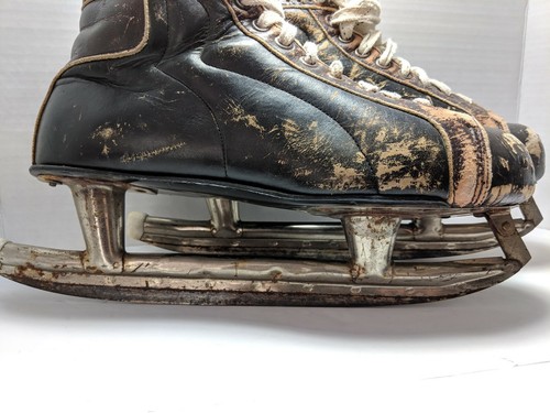 Vintage Bauer LEATHER ICE HOCKEY SKATES Sz 10 1960s NICE! Decorating Cottage Men