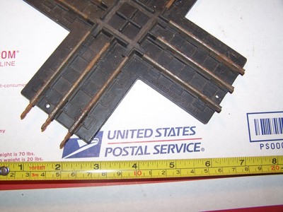 VINTAGE LIONEL TRAIN  RAILROAD TRACKING CROSSING SECTION