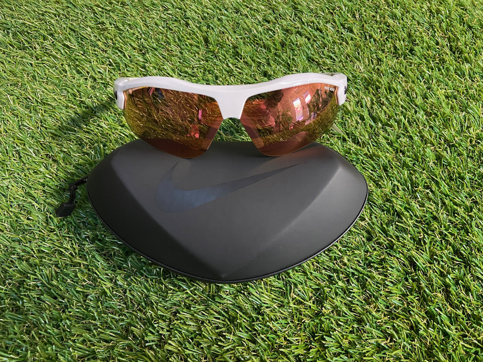 Nike SHOW X3 E DJ2032 Sunglasses White Volt/Road Tint 72 09 130 Authentic NEW Nike SHOW X3 E DJ2032 Sunglasses White Volt/Road Tint 72 09 130 Authentic NEW