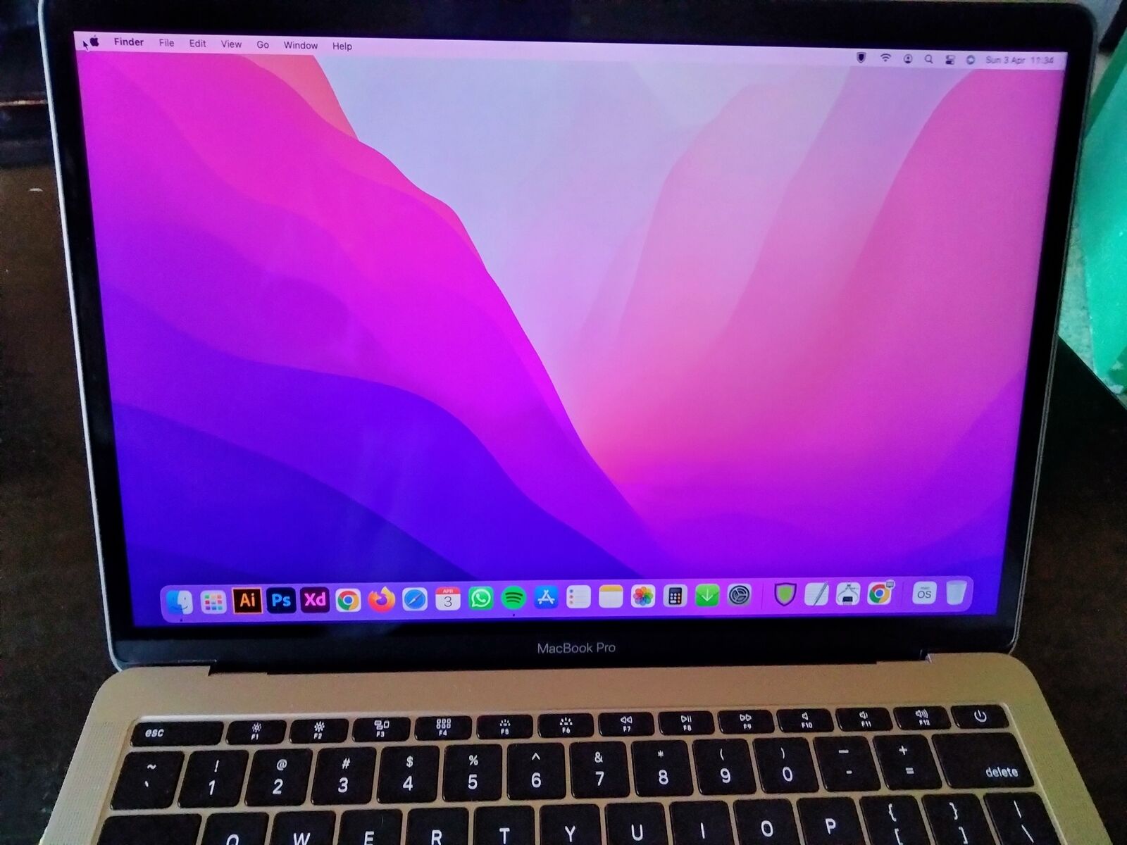 Apple MacBook Pro(13-inch, 2017, Four Thunderbolt 3 Ports Apple MacBook Pro(13-inch, 2017, Four Thunderbolt 3 Ports