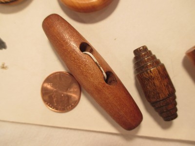 MIXED LOT of 10 BEAUTIFUL VINTAGE LARGER WOOD BUTTONS ~ ROUND & TOGGLE EXCELLENT