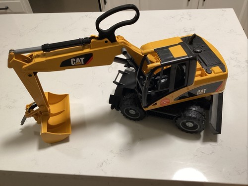 ミニカー CAT Amazon.com: Bruder CAT Mini Excavator Construction Digger