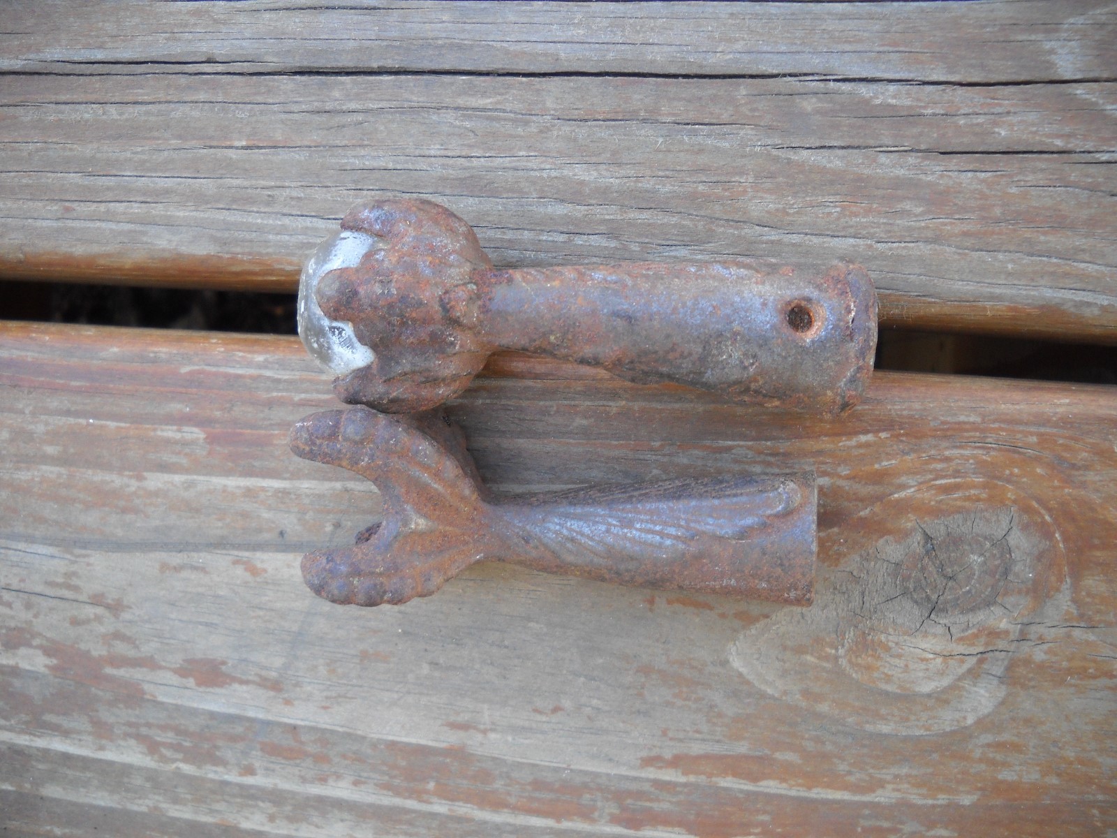 VINTAGE CAST IRON METAL DECORATIVE CLAWS