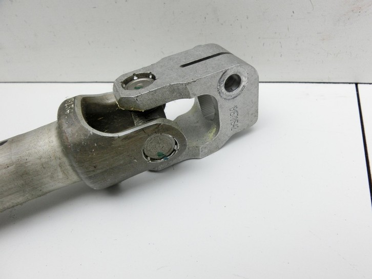 Mercedes W177 A200d 18-22 Lenkungsteil Kreuzgelenk Mercedes W177 A200d 18-22 12.07.2019 A2474608800 1916800229 gebraucht Vorschau 4