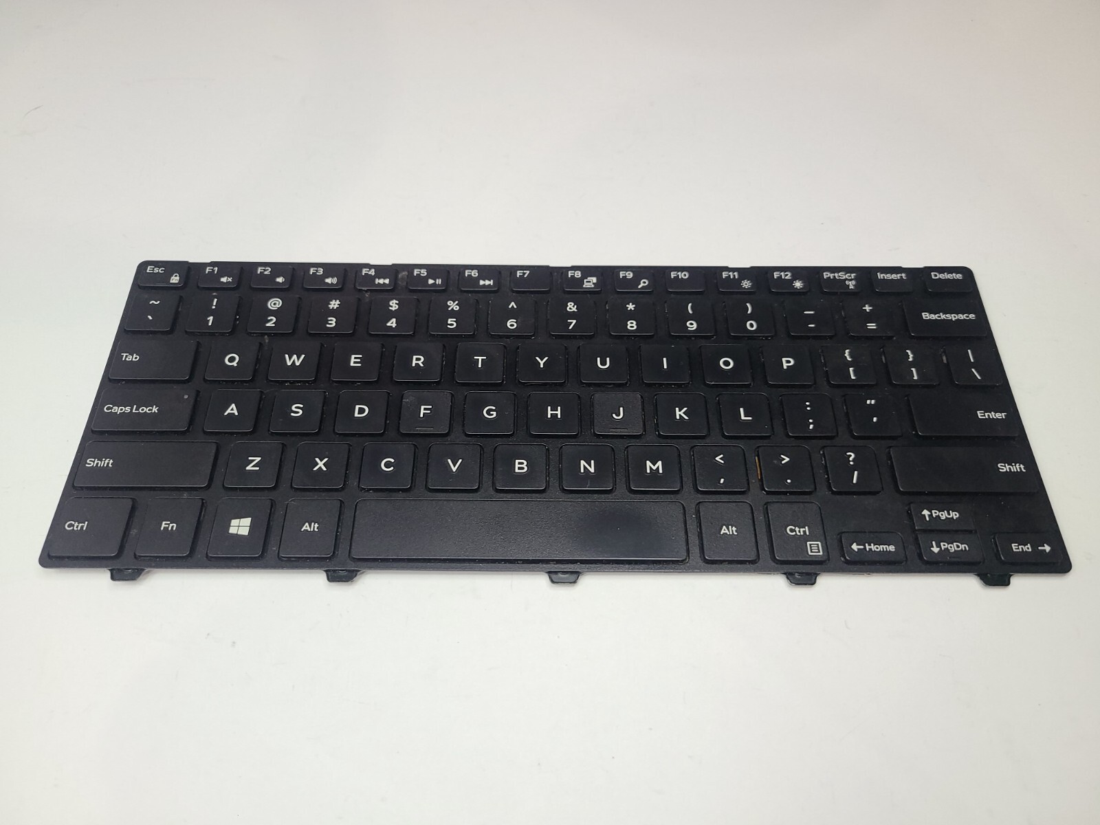 DELL Inspiron3470 COREi3 8世代（本体＋キーボード） DELL Inspiron3470 COREi3 8世代（本体＋キーボード