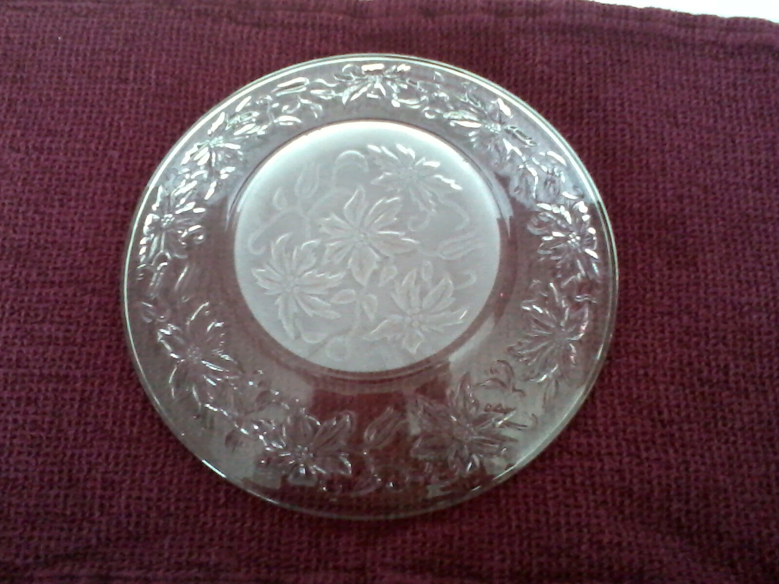 1 PRINCESS HOUSE Crystal Fantasia Poinsettias frosted Luncheon Plate 8