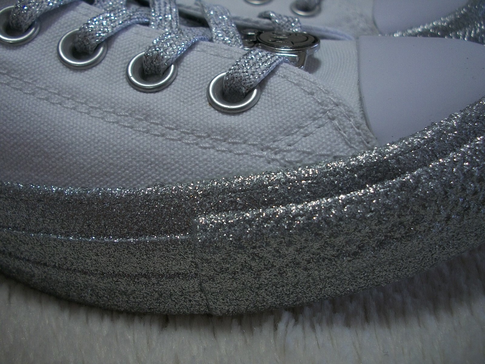 Converse 162238C CTAS OX Miley Cyrus Men's 4.5 - Women's 6.5