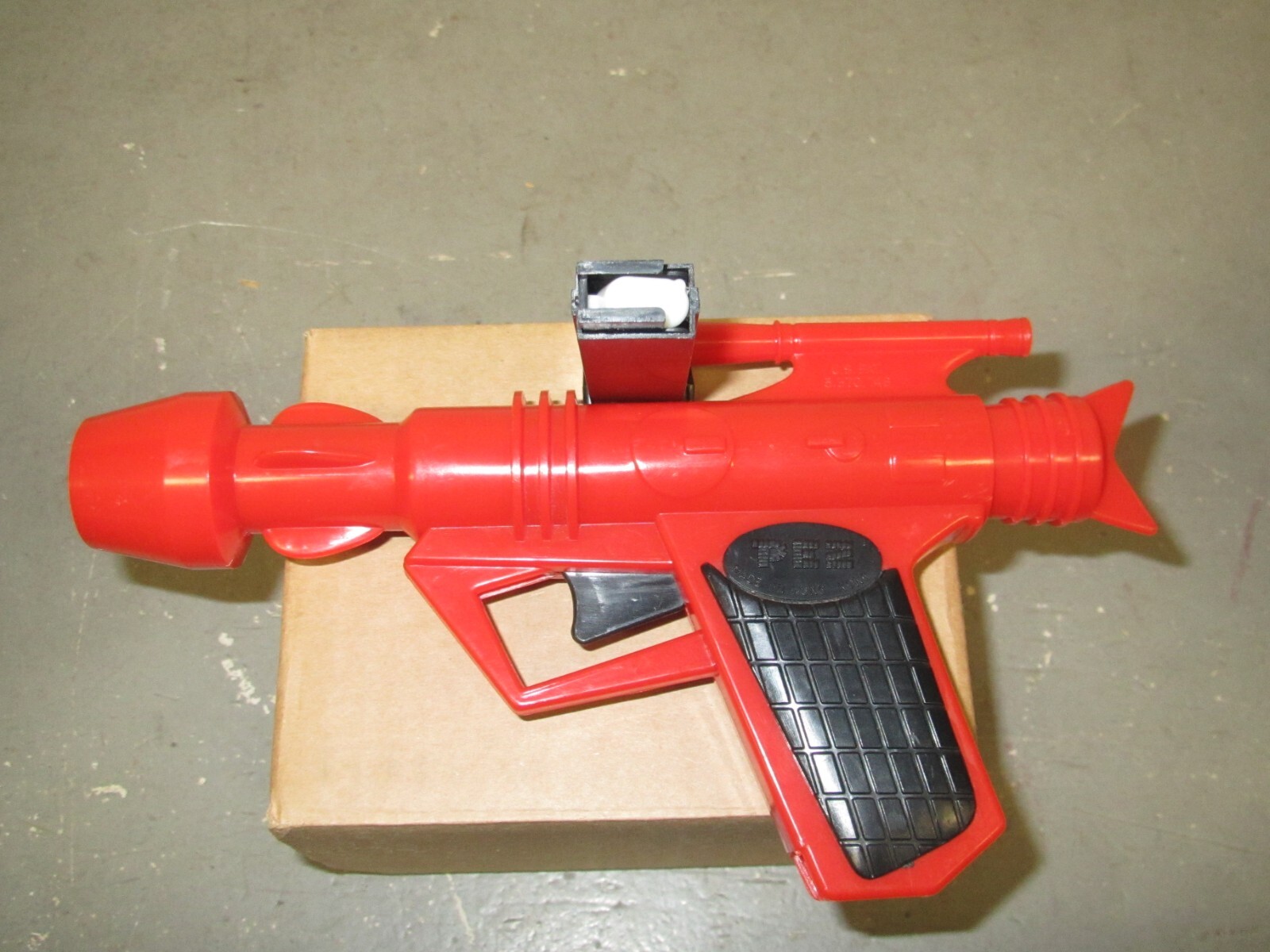 Vintage PEZ space Gun Dispenser 1981