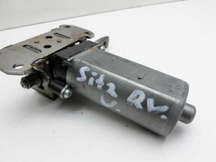 Audi A5 8F Cabrio 09-12 Stellmotor für Elektr. Sitzverstellung Rechts Vorne Audi A5 8F Cabrio 09-12 25.08.2011... Vorschau 4