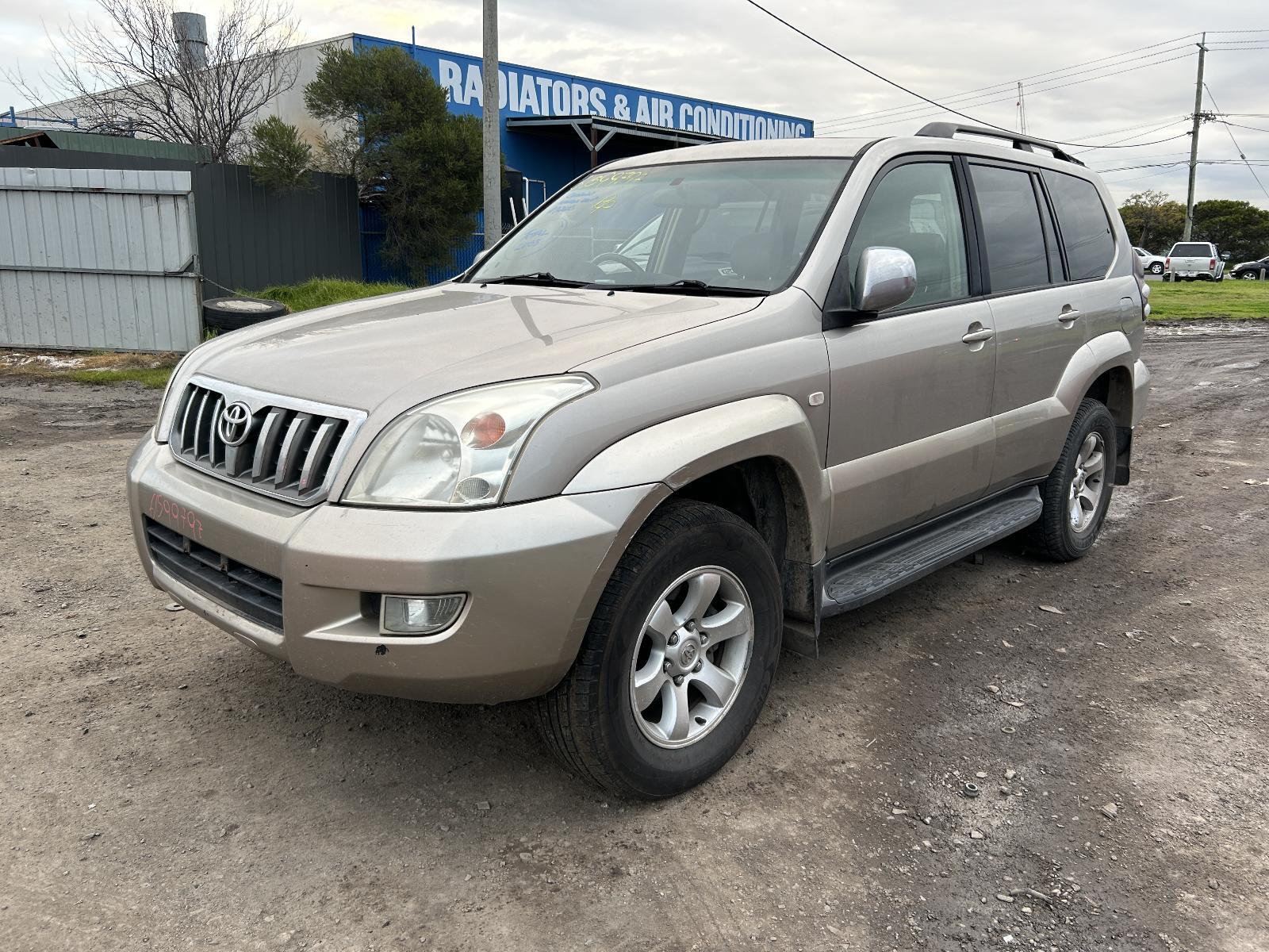 Toyota PRADO Right Headlight 120 SERIES 02/03-10/09 - thumbnail 3