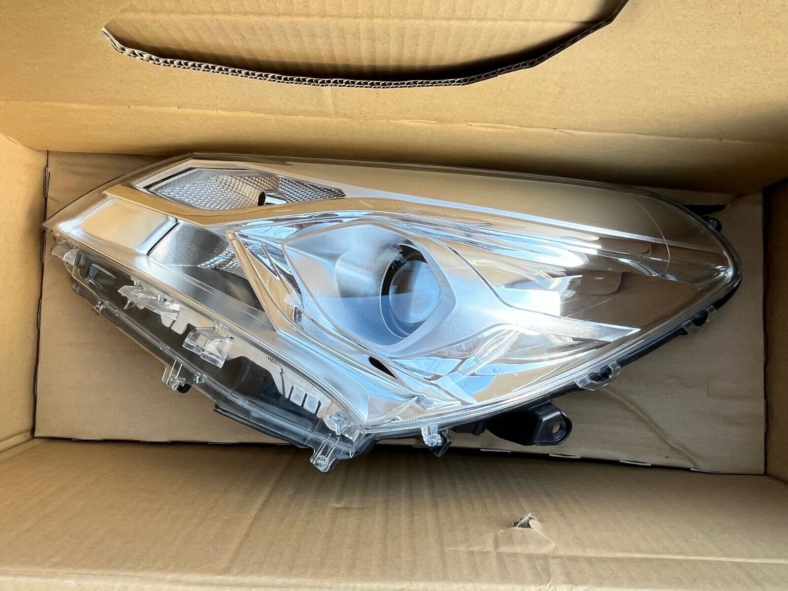 TOYOTA Genuine Parts Vitz Hybrid NHP130 Left Headlamp