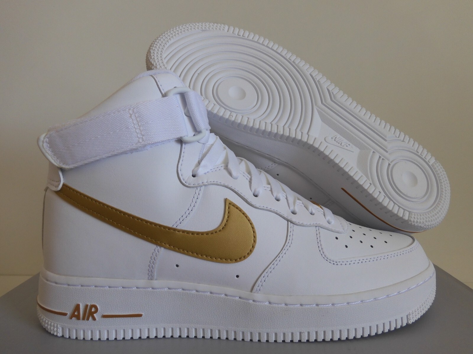 WMNS NIKE AIR FORCE 1 HIGH WHITE-METALLIC GOLD-WHITE SZ 10.5 WMNS NIKE AIR FORCE 1 HIGH WHITE-METALLIC GOLD-WHITE SZ 10.5