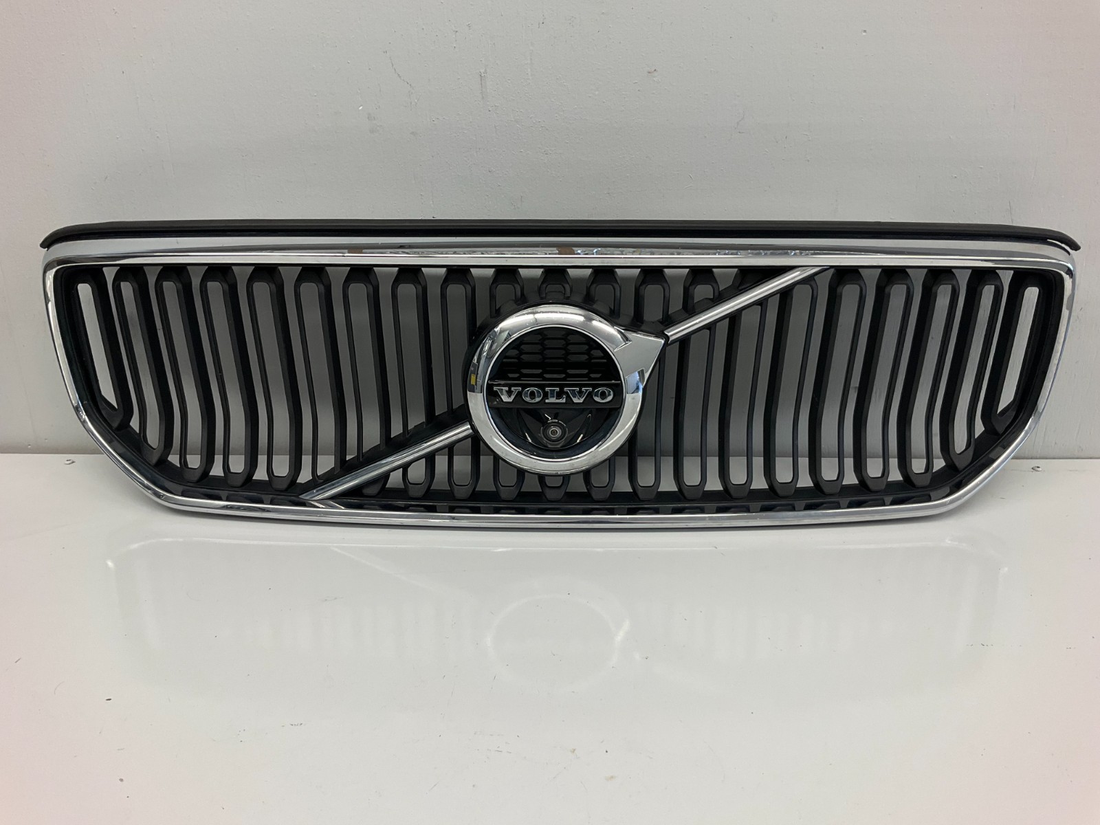 VOLVO240CLASSIC純正フロントグリル 1372322-6 VOLVO240CLASSIC純正