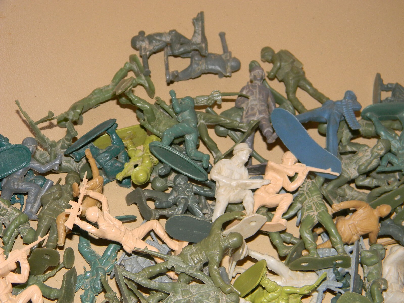 VINTAGE 1970'S MARX MPC HONG KONG PLASTIC PLAYSET ARMY MEN FIGURE & VEHICLE LOT