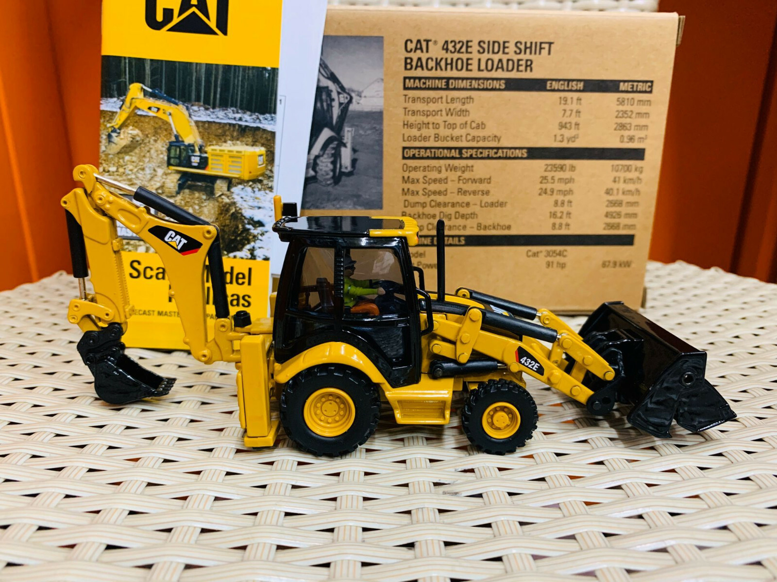プラッツ DM85944 1/50 ハイラインシリーズ Cat D9Tブルドーザ(未使用品)