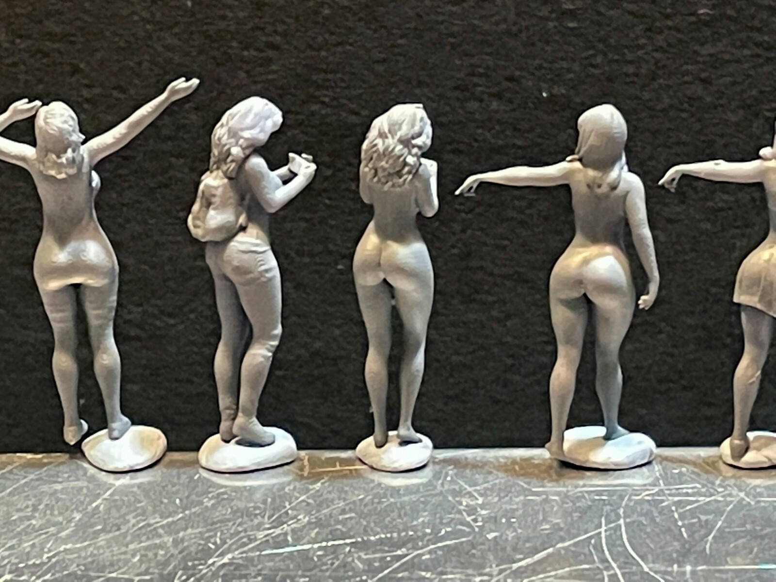 1:64 Figures  - Resin / unpainted - For Dioramas #203 Miniature Figures 164 Fig