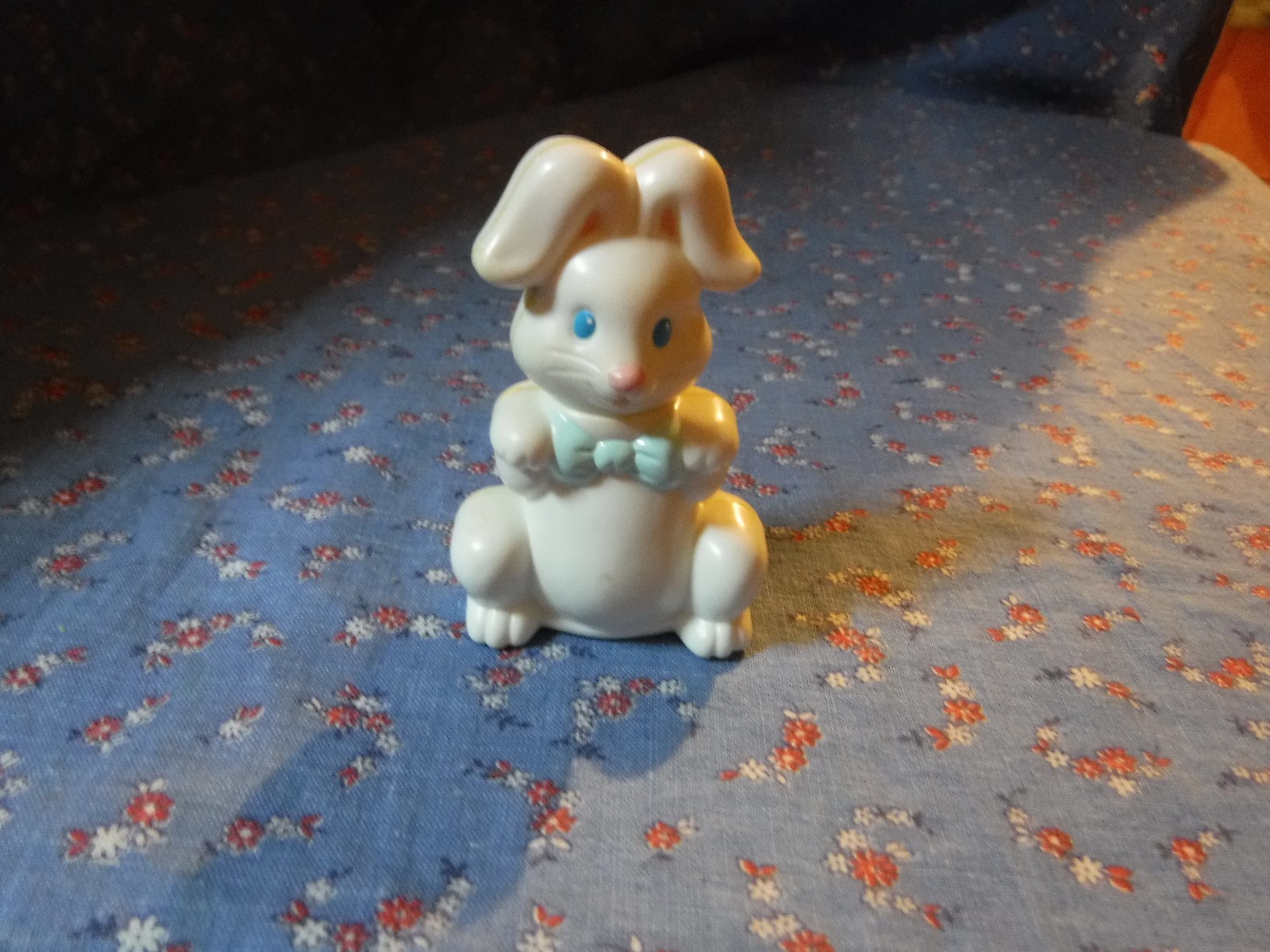 Bunny BJ-50 バーニー J-45model Cute Applause Plastic Bunny Rabbit Blue Bow 2 5/8 Inch High