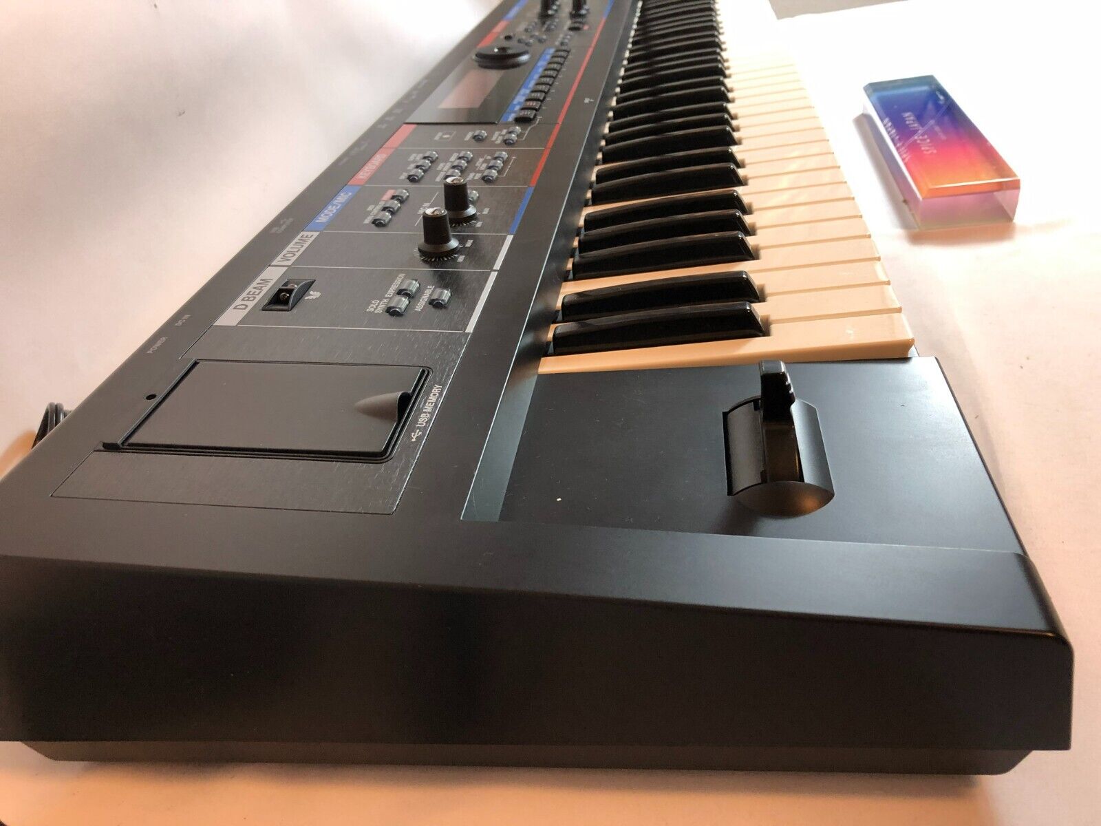Roland Juno Di 61-Key Mobile Digital Keyboard Synthesizer Roland Juno Di 61-Key Mobile Digital Keyboard Synthesizer