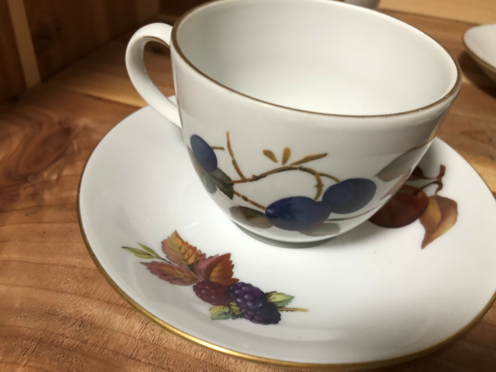 Royal Worcester Evesham Gold cups & saucers set of 6 pre-owned