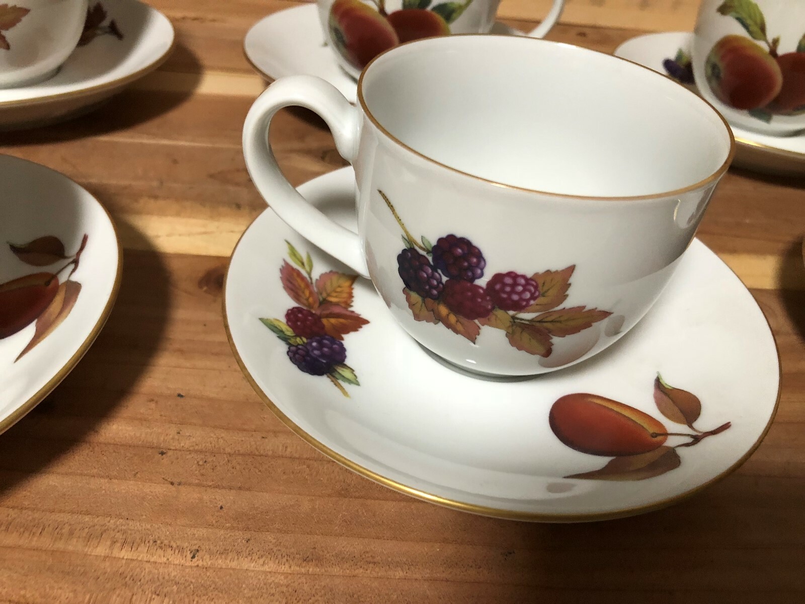 Royal Worcester Evesham Gold cups & saucers set of 6 pre-owned