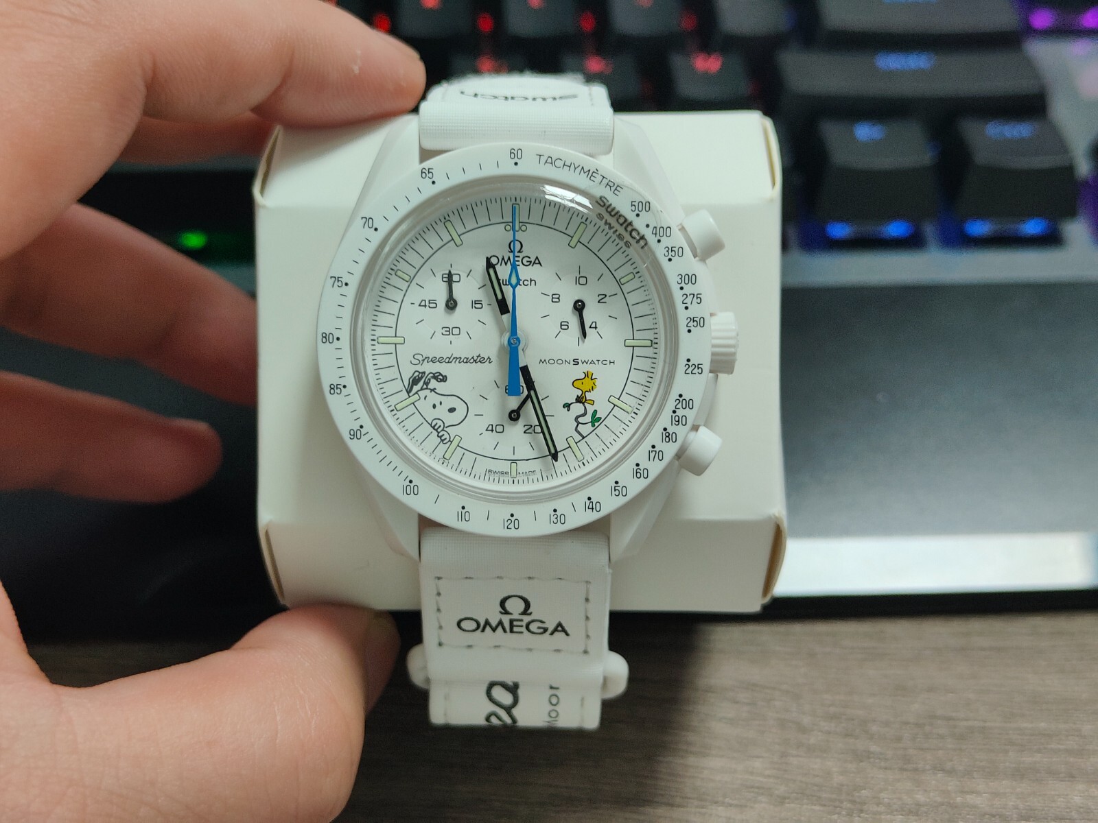 Pre-owned Swatch Omega X  White Snoopy Moon Mission To The Moonphase Moon Waterproof