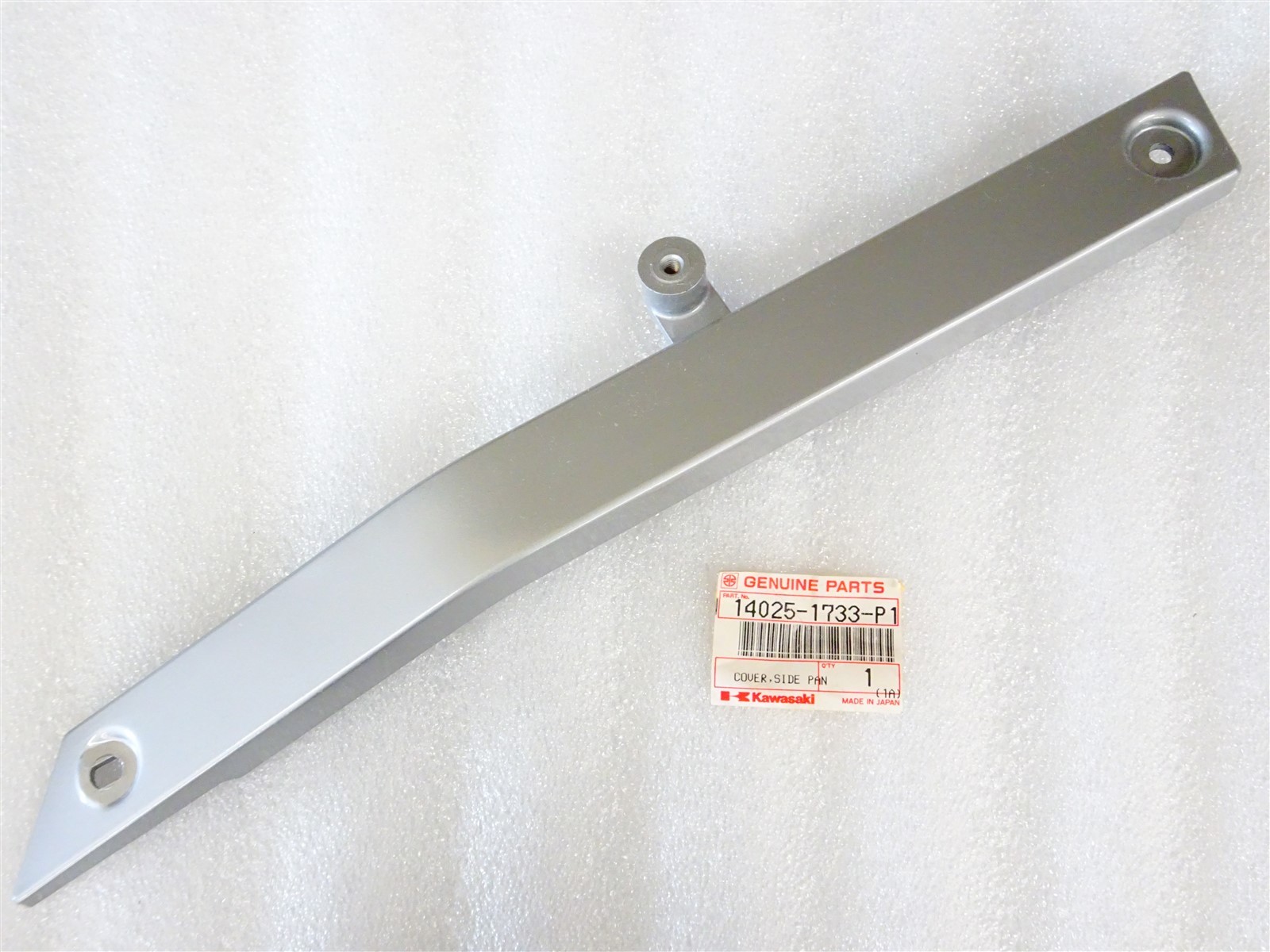 Kawasaki NOS NEW 14025-1733-P1 Right Silver Side Cover ZX