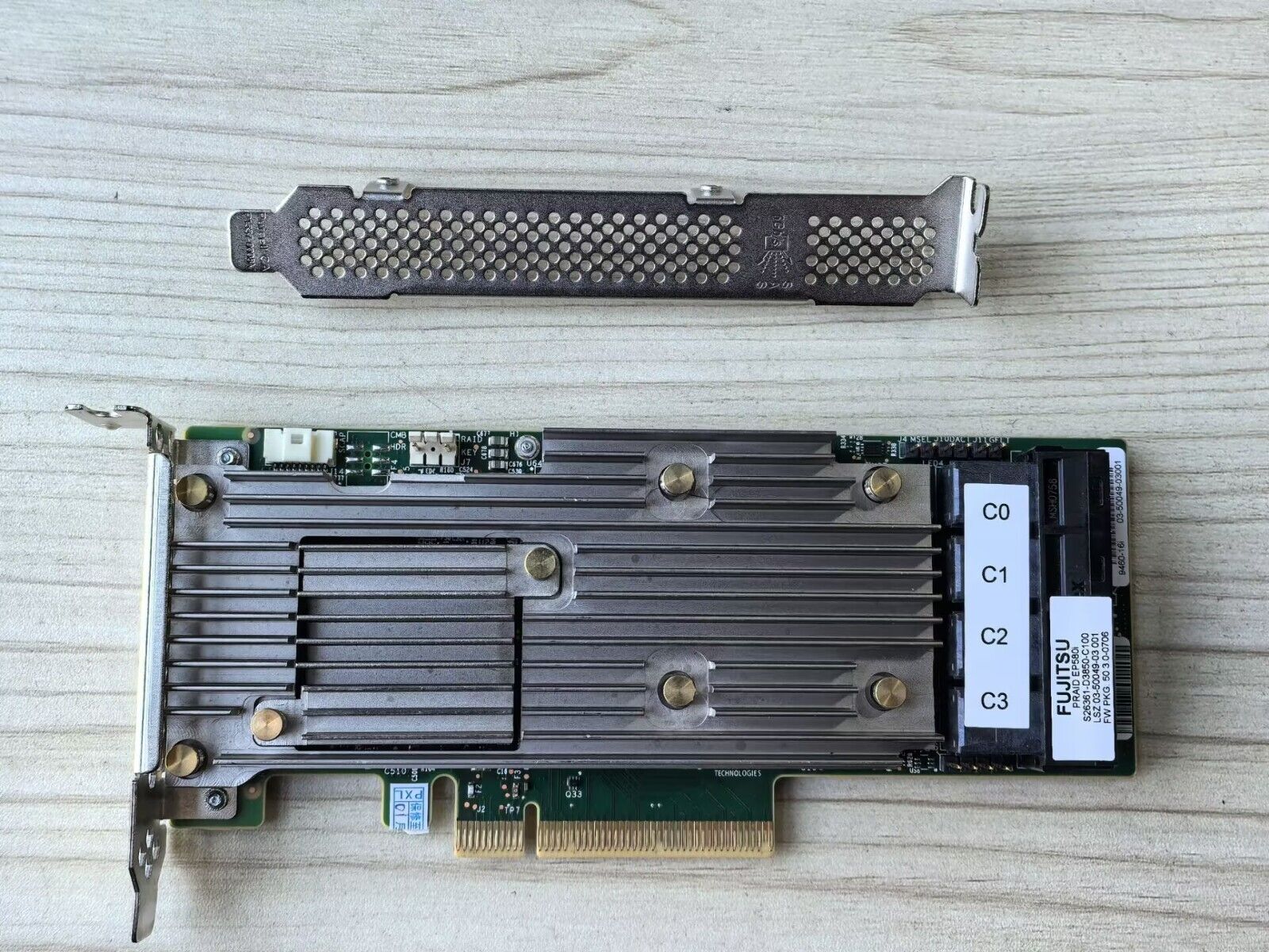 FUJITSU PRAID EP580i FH/LP SAS/SATA/PCIE-NVMe Raid FUJITSU PRAID EP580i FH/LP SAS/SATA/PCIE-NVMe Raid