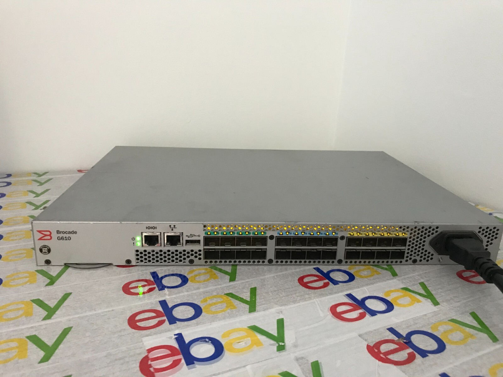 中古　Brocade G610 FCスイッチ(SFP+モジュール付き)#1 New and Original Brocade G610 San Switch 24 X 16 Gbps SFP+