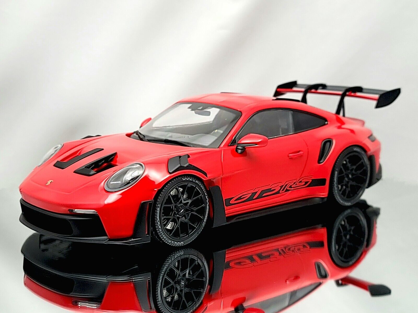 Minichamps Porsche 911 (992) GT3 RS 2023 Red & Black Diecast Minichamps Porsche 911 (992) GT3 RS 2023 Red & Black Diecast
