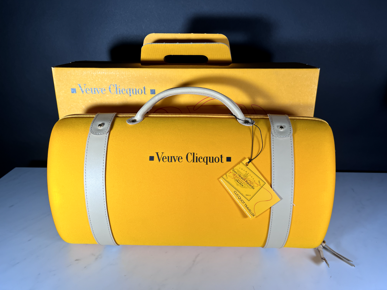 Veuve Cliquot Limited Edition 'New York ' Arrow Gift Box NV